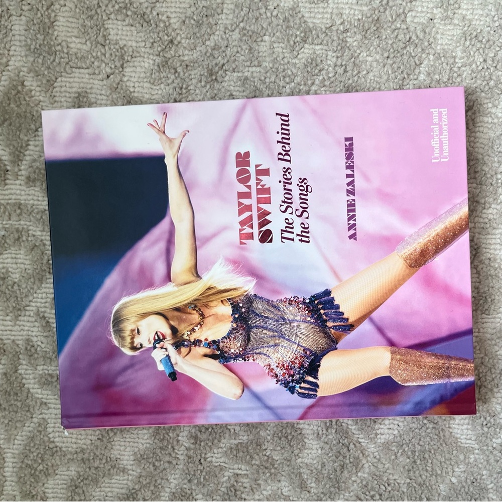 Taylor Swift: The Stories Behind the Songs Book